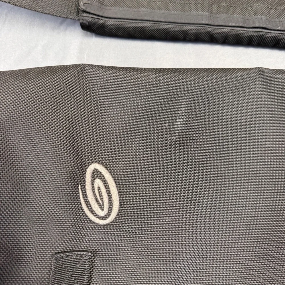 Timbuk2 Classic Messenger Bag Black Grey Ballistic Nylon Commuter Shoulder Bag